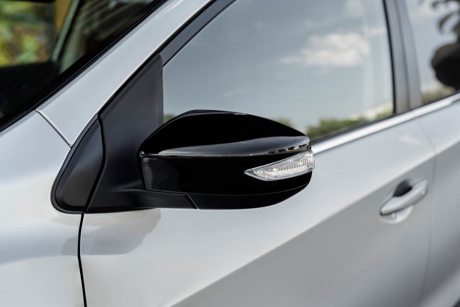 Детали экстерьера Nissan Pulsar Black Edition (NB17) 2017 года  (фото 7 из 13)